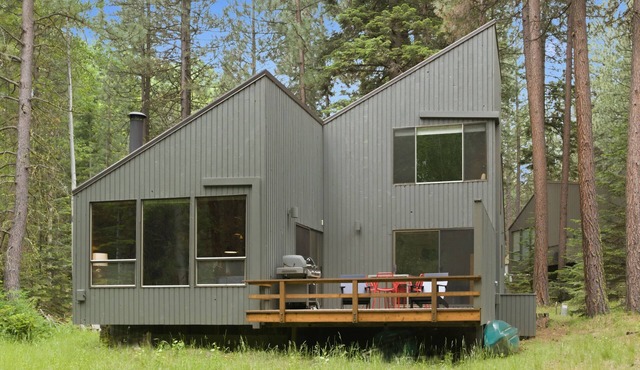 Cozy cabin in the heart of Black Butte Ranch