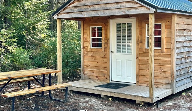 Cozy cabin on beautiful Drummond Island.