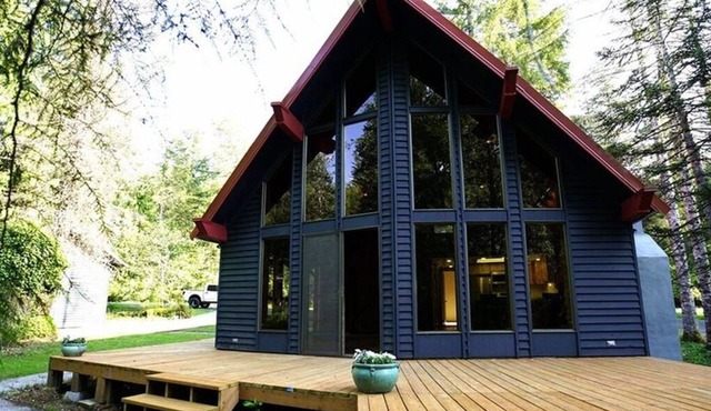 Cozy Cabin, Riverfront, Near Mt Rainier Sleeps 2-6