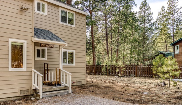 Cozy Cabin w/ Shared Pool & Tennis Courts - Near Town & Wilderness