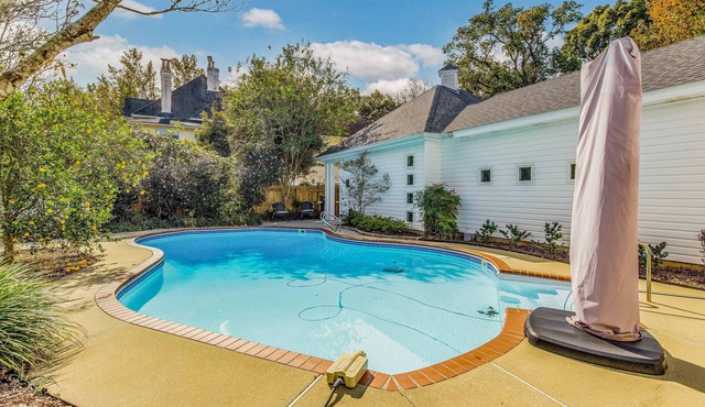 Cozy Carriage House with Pool, Bikes, and Charming Neighborhood