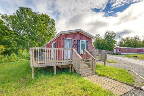 Cozy Cassopolis Cabin, Near Parks & Golfing!