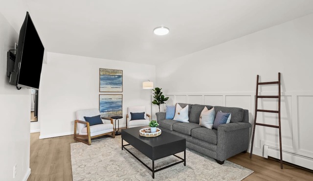 Cozy & Clean 2nd Floor Apt. - King Bed | Workspace