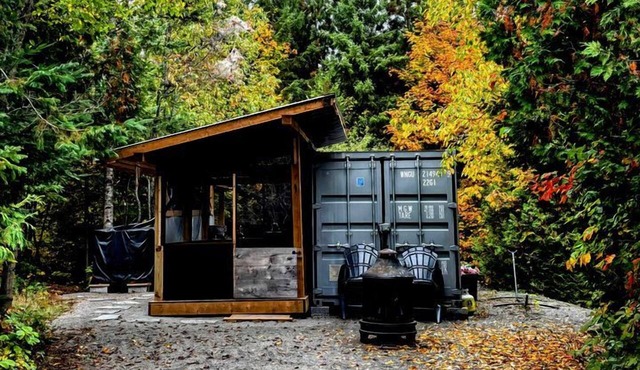 Cozy Container for a Unique Glamping Experience in the Forest in Bancroft, Ontario in Bancroft