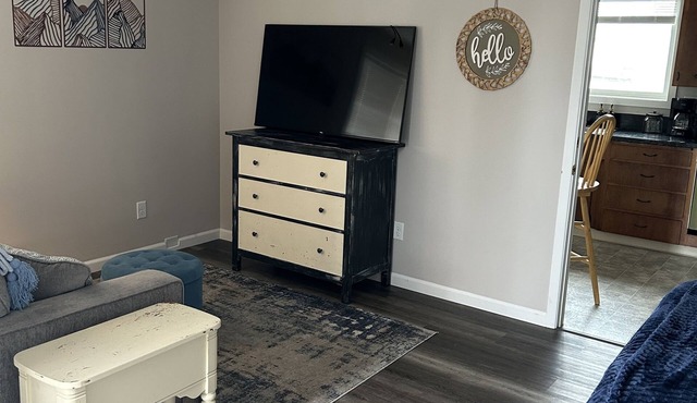 Cozy Convenience, walking distance to nearly everything. Pet-Friendly!