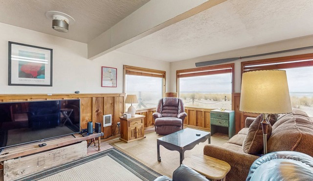 Cozy dog friendly home with ocean views beach access grill and WIFI
