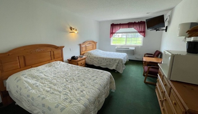 Cozy Double Full Basic Room with Free Parking!