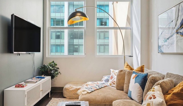 Cozy Downtown MICH AVE #7 | gym+rooftop