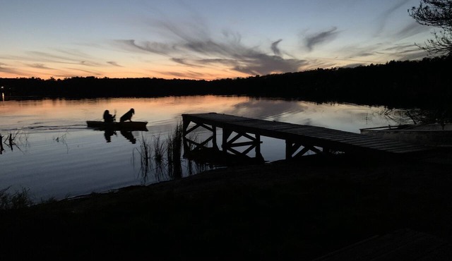 Cozy Eagle River Lakeside Log Cabin on Sunset Lake in Eagle River
