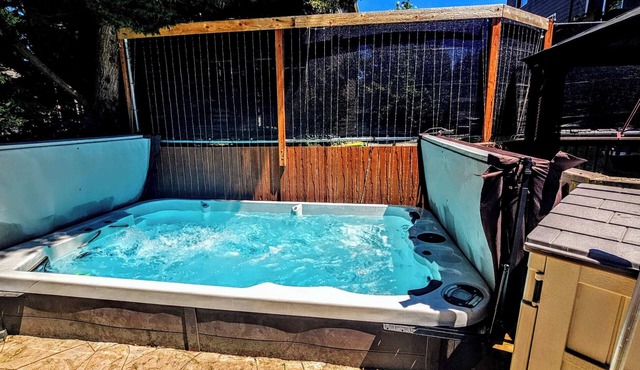 Cozy Fall Retreat w/Swim Spa