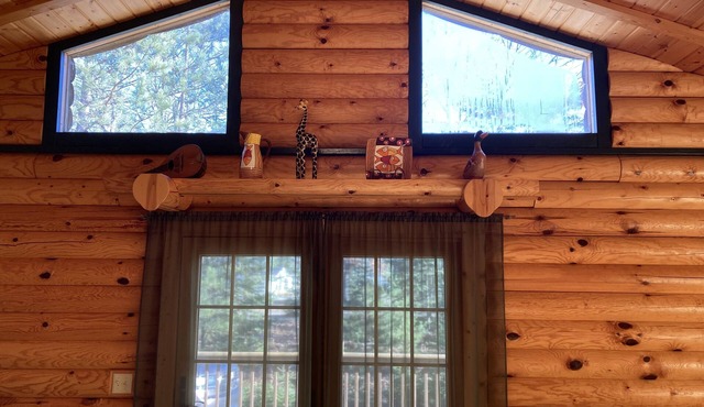 Cozy, family-sized cabin next to Houghton Lake