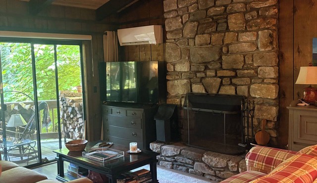Cozy Highlands Cabin Near Town