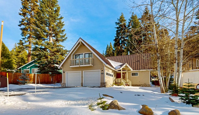 Cozy home with spacious deck, open floor plan, fireplace, nearby activities