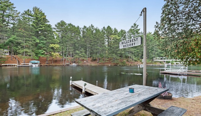 Cozy lake cabin with access to lakefront pier & community firepit