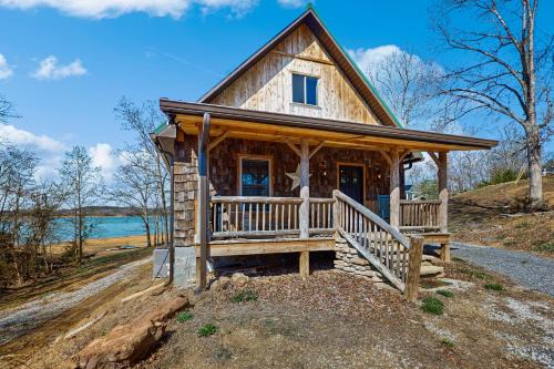 Cozy Lake Front Cabin Sleeps 4 Dock Play Yard