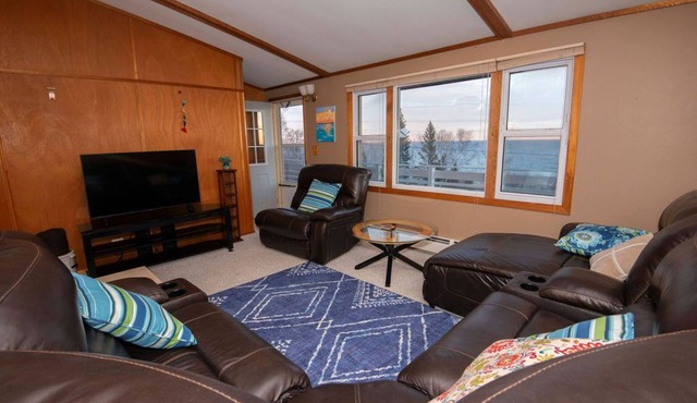 Cozy Lake View 5 min from Tofte/Lutsen, enjoy decks, fire pit, private trail. in Tofte