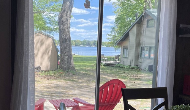 Cozy Lake View Cabin