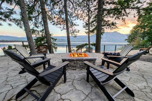 Cozy Lakefront Cabin