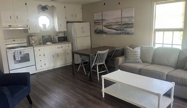 Cozy, lakeside cabin on beautiful Tims Ford Lake in Winchester