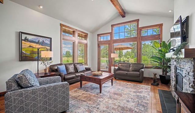 Cozy Luxe Cabin with Access to Exclusive Golf