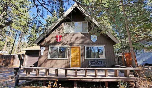 Cozy Mountain Cabin with Hot Tub for Familiy and Group Getaways in South Lake Tahoe, California