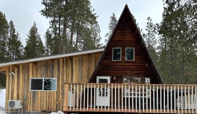 Cozy & Private Cabin in the woods!