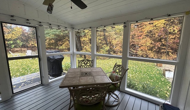 Cozy retreat. 2 blocks from lake. Park, pkl ball, S Higgins Lake St Park