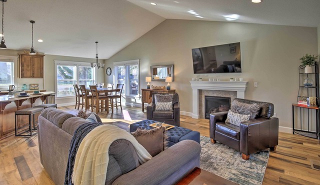 Cozy Retreat w/ Private Yard ~ 13 Mi to Salem