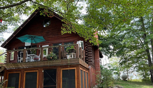 Cozy Riverfront Cabin steps away from National Forest trails