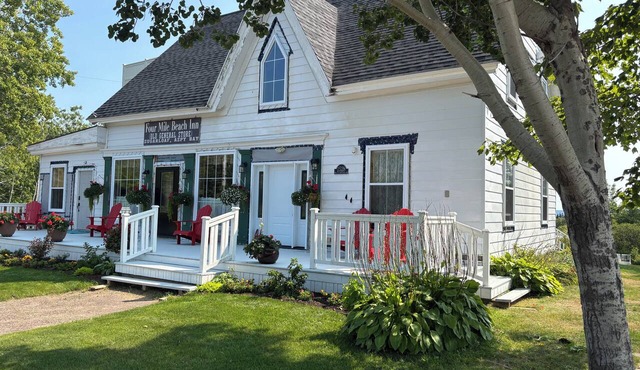 Cozy Room in a Historic 1880s Inn · Cabot Trail, Cape Breton in Dingwall