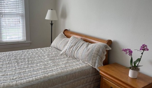 Cozy room in Bed & Breakfast in an updated historic home in Forest Grove, Oregon
