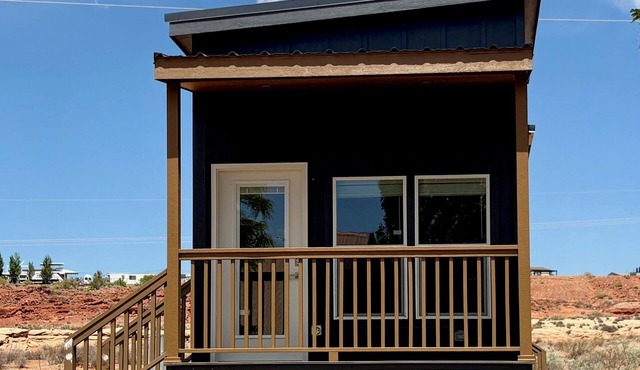 Cozy Tiny Home Sleeps #12E-F