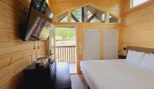 Cozy Tiny Home Sleeps #12E-F