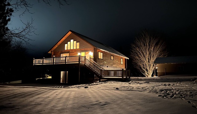 Cozy U.P. North Log Cabin: Off Trail 419, Mins to Pictured Rocks!