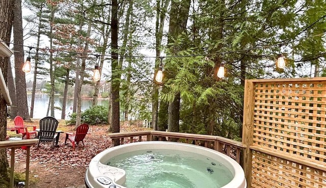 Cozy Vintage Lake Cabin with Hot Tub & Beach Access near Traverse City, Northern Michigan