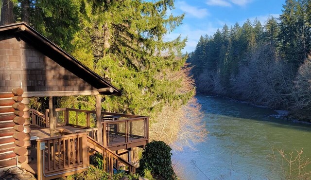 Cozy Washington Log Cabin: Riverside Retreat