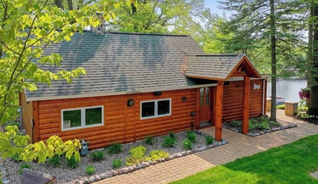 Cozy waterfront cabin retreat in Crivitz WI