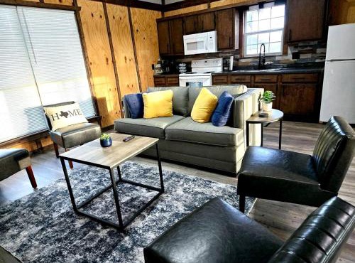Cozy Waterfront Cabin with Boat Ramp on Lake Fork, Perfect for Fishing Enthusiasts near Quitman, Mississippi