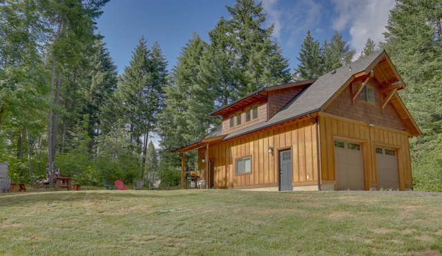 Cozy woodland cabin in a peaceful location with forested views
