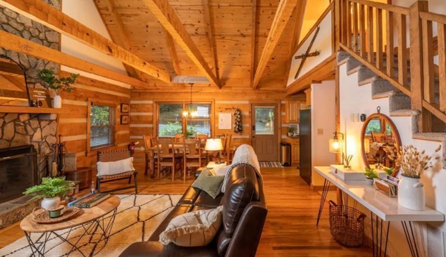 Creekside Cabin > 15min to Skiing, Hiking, & the Alpine Coaster > Pet-Friendly