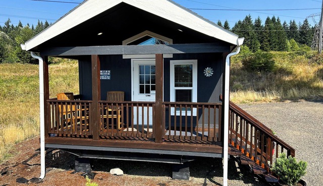 Creekside Cabin with Scenic Views at Maple Way Cabins