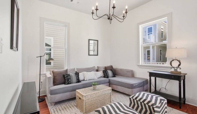 Creole Charm: Historic Home in Vibrant Uptown