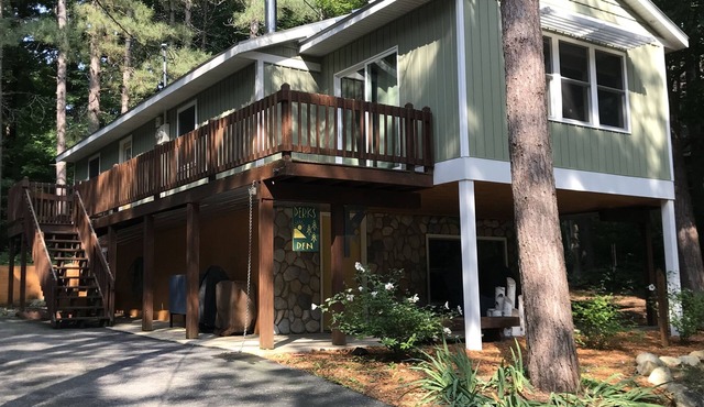 Crystal Mountain Cabin - a short distance from the ski lifts and golf course
