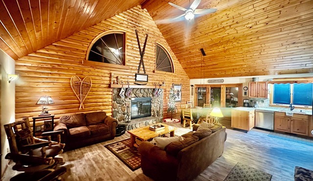 Crystal Mountain 4 bedroom golf and ski home on the Betsie River