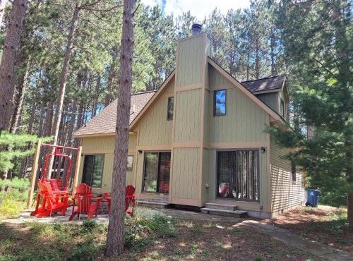 Crystal Pines - Lovely Crystal Mountain Cabin
