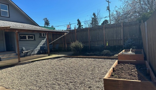 Cute 2 bed Bungalow in the heart of Oregon City