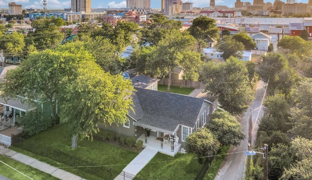 Cute & Cozy 4BR home in Historic Downtown SA in San Antonio