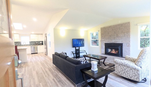 Cute Edmonds Bowl Cottage