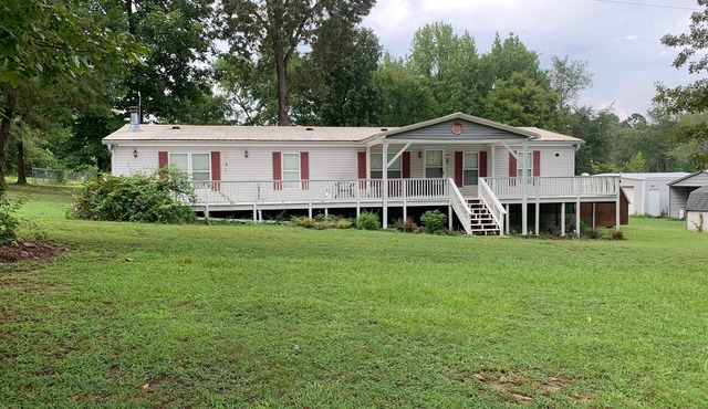 Davis Ranch in beautiful Plainview Arkansas next to Nimrod Lake. Pet Friendly.