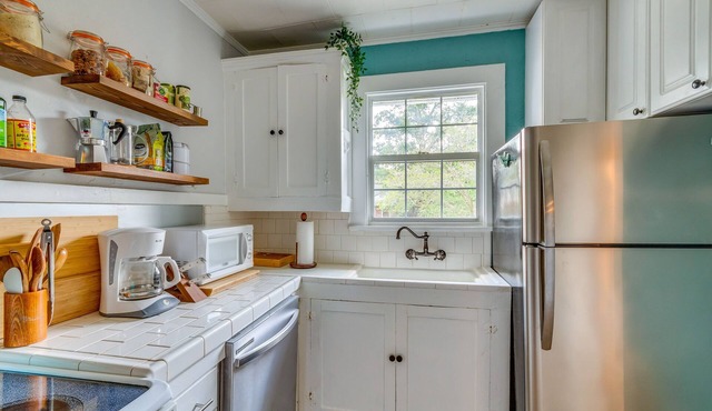 Deck & Grill: Downtown Pensacola Vacation Rental